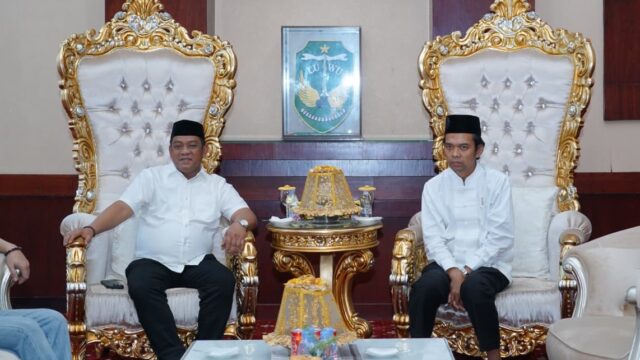 Bupati Patahudding Sambut Kedatangan Ustadz Abdul Somad Jelang Dzikir dan Tabligh Akbar Hari Jadi ke-67 Kabupaten Luwu