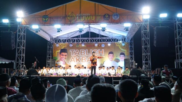 Ribuan Jamaah Padati Lapangan Andi Djemma Belopa, Dzikir dan Tabligh Akbar Bersama Ustadz Abdul Somad