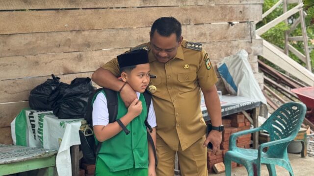 Bupati Luwu Beri Teladan, Antar Anak di Hari Pertama Sekolah Dukung Gerakan Ayah Mengantar Anak